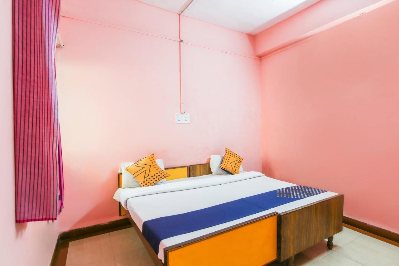 Spot On 67211 Hotel Gokul Daman Kültér fotó