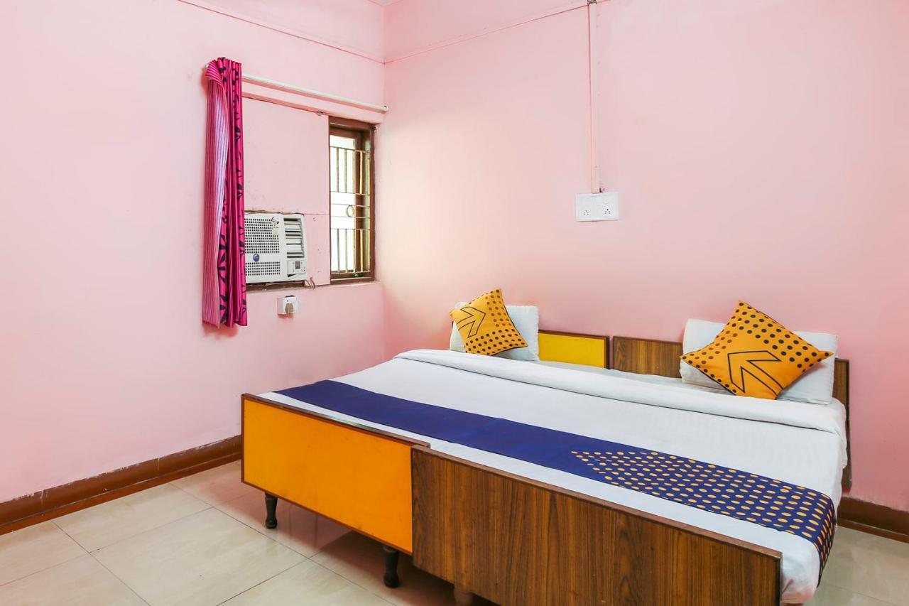 Spot On 67211 Hotel Gokul Daman Kültér fotó