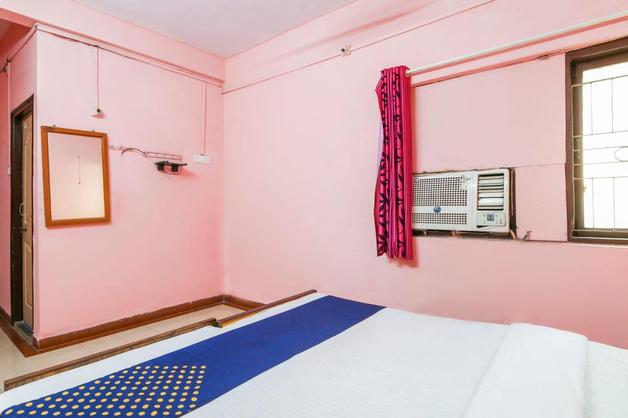 Spot On 67211 Hotel Gokul Daman Kültér fotó