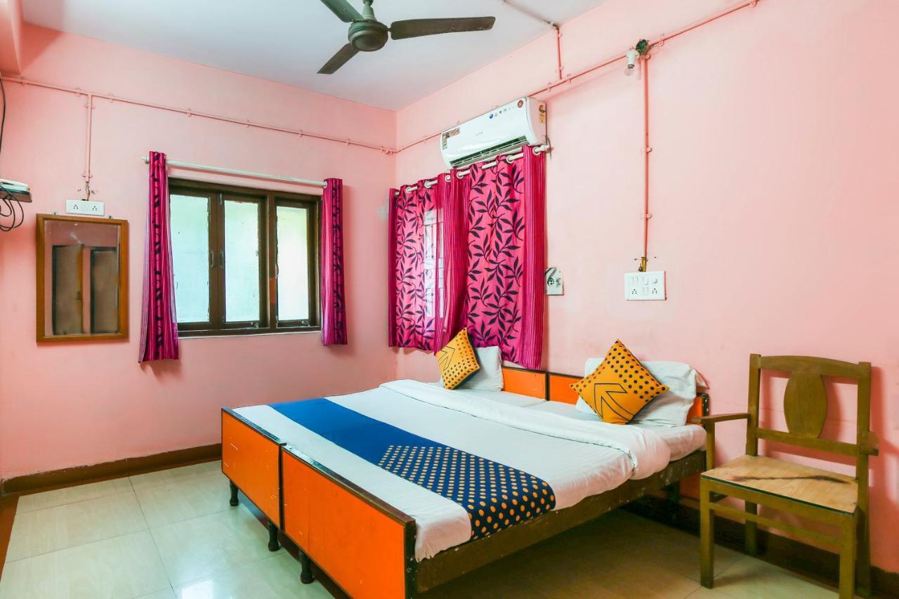 Spot On 67211 Hotel Gokul Daman Kültér fotó
